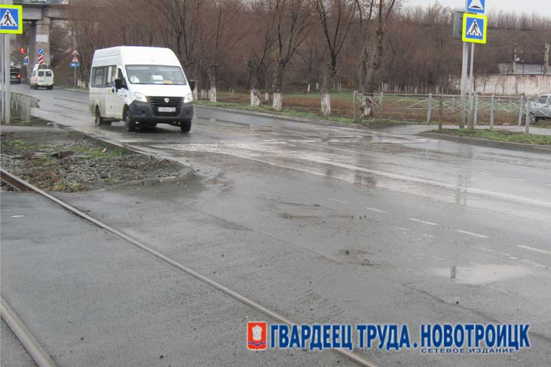 В Новотроицке проверяют состояние дорог, находящихся на гарантийном обслуживании