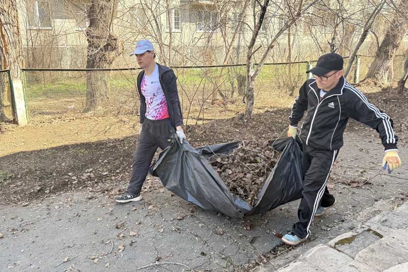 Активисты Центра адаптивного спорта Новотроицка  в числе  первых  вышли на городской субботник   