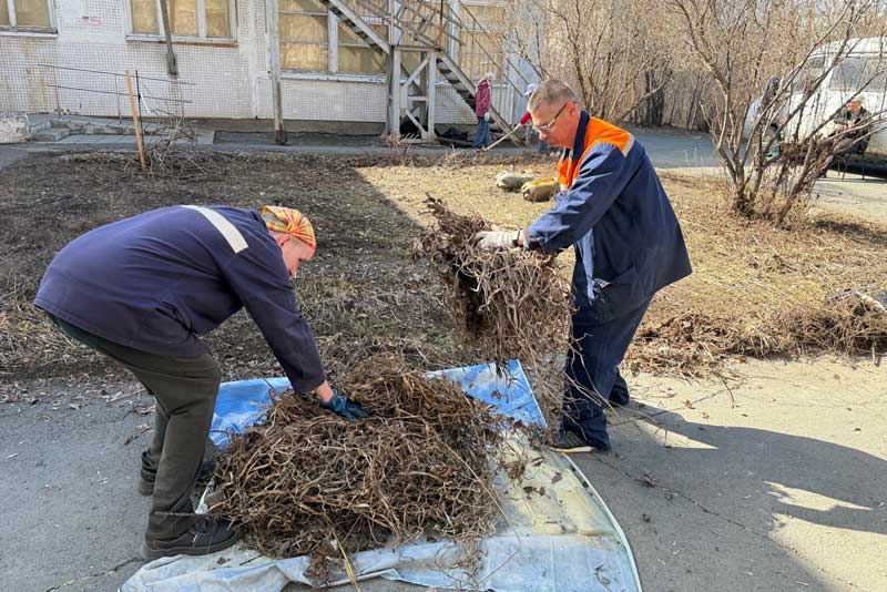 Активисты Центра адаптивного спорта Новотроицка  в числе  первых  вышли на городской субботник   