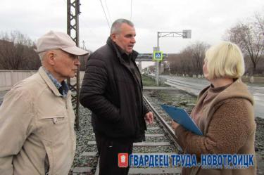 В Новотроицке проверяют состояние дорог, находящихся на гарантийном обслуживании