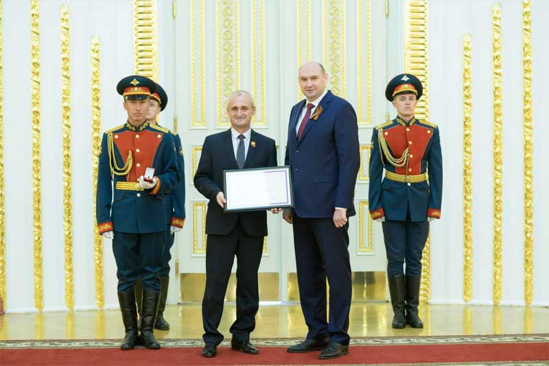 Врио губернатора Евгений Солнцев вручил оренбуржцам государственные награды