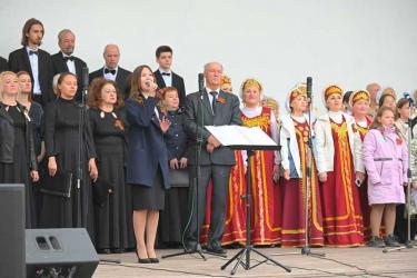 В Новотроицке звучали «Любимые песни Победы»