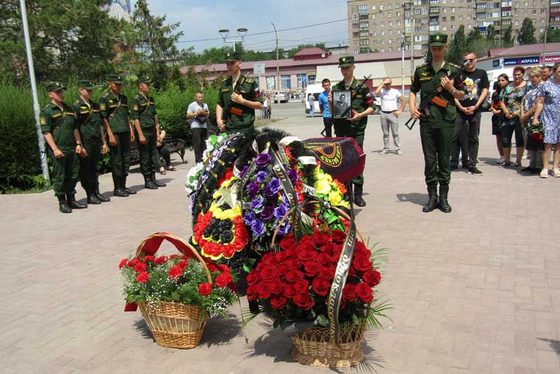 Город простился с участником СВО Евгением Фроловым