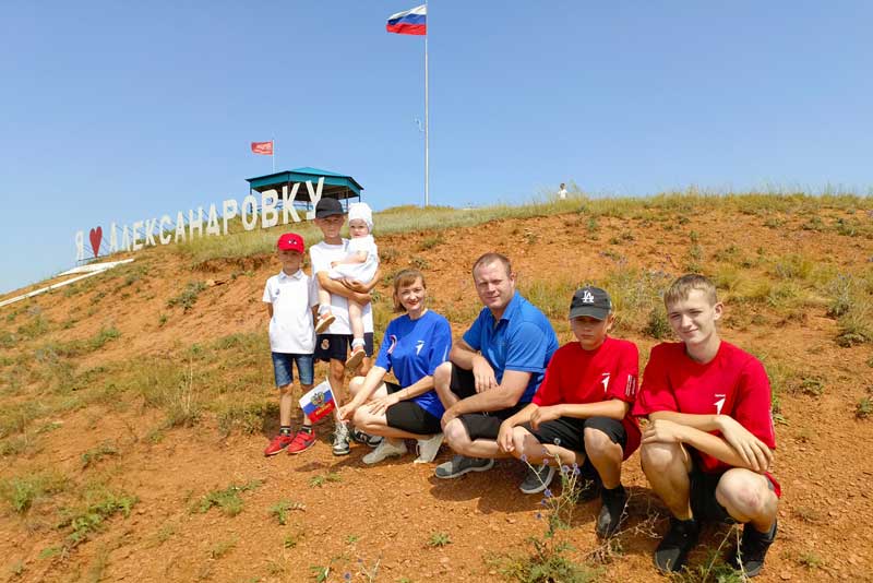 Жители Оренбуржья — среди первых участников онлайн-флешмоба ко дню российского флага