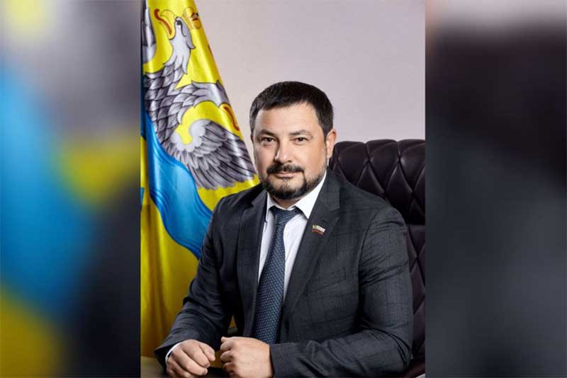 «Единая Россия» приостановила членство в партии оренбуржца Артема Сафиуллина