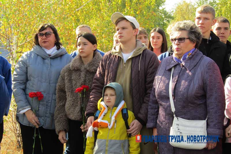 На Аллее спортивной славы Новотроицка установили стелы в честь Василия Милкина и Владимира Подавалова