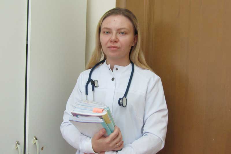 Выпускница Оренбургского государственного медицинского университета Елизавета Сергеева областному центру предпочла Новотроицк