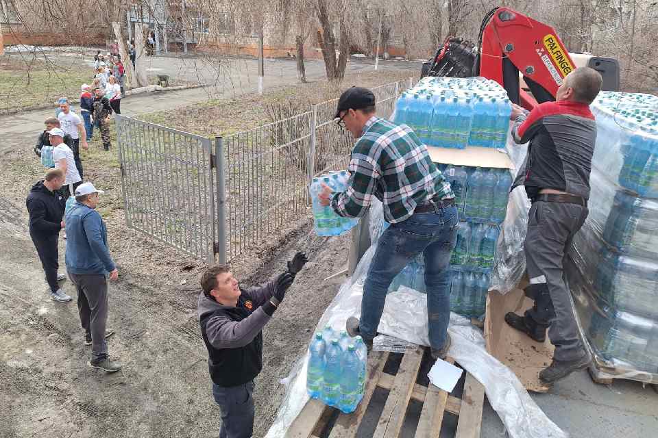 Уральская Сталь направила свои ресурсы на борьбу с паводком и на помощь пострадашим