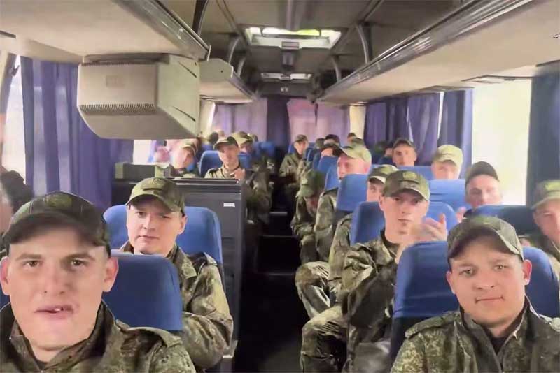Из украинского плена вернулись два оренбургских бойца СВО 