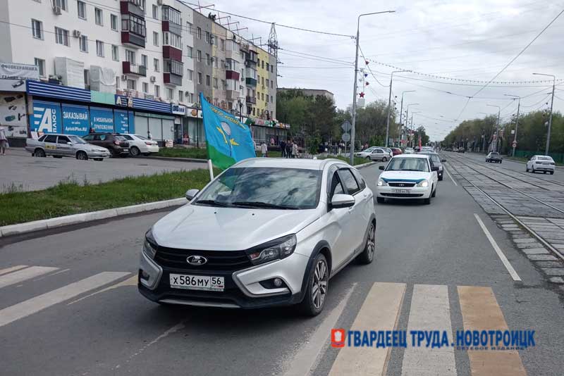 В Новотроицке провели автопробег, посвященный юбилею Великой Победы