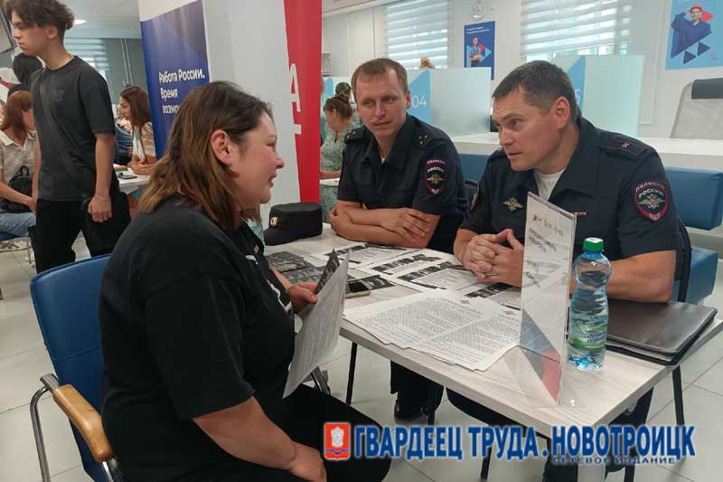 В Новотроицке на Ярмарке трудоустройства представители 11 предприятий и организаций рассказали о вакансиях, условиях работы и социальных гарантиях