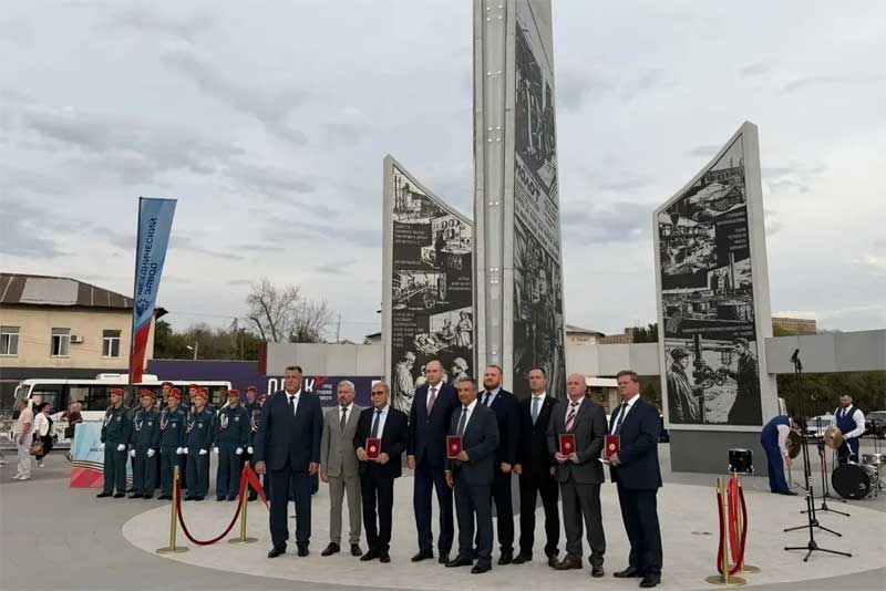 В Орске в День города торжественно открыли стелу «Город трудовой доблести»