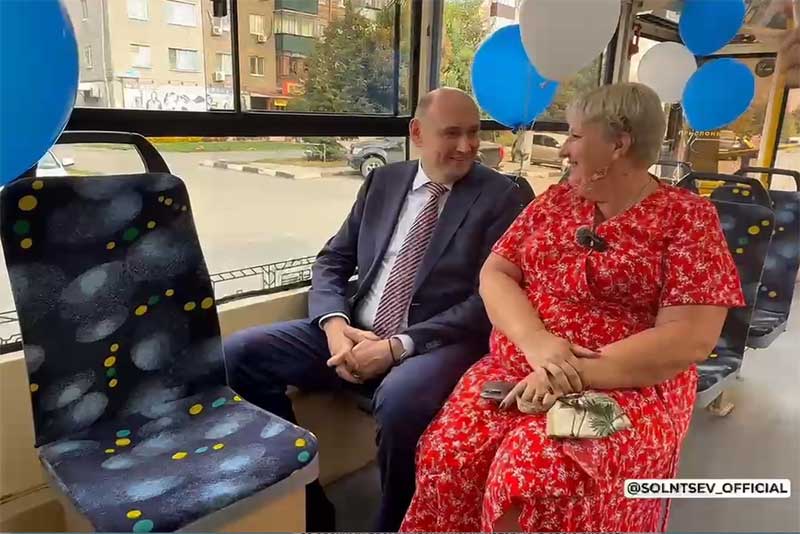 Новые трамваи, которые прибыли из Краснопресненского депо Москвы, в День города вышли на маршруты в Орске  