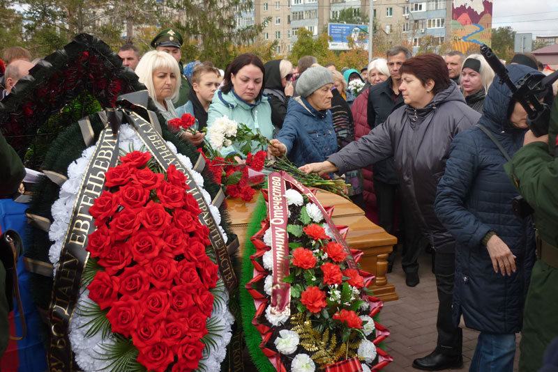 В Новотроицке простились с земляком Богданом Дуденковым