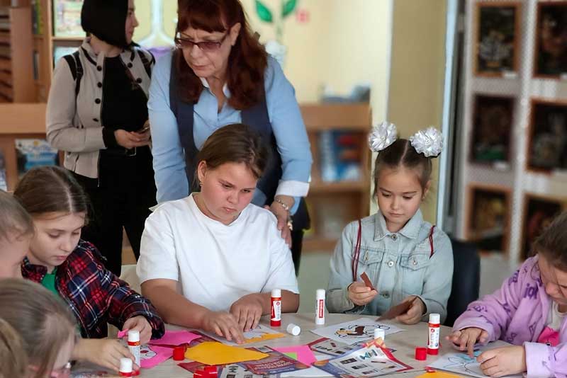 Юные новотроицкие «Мастерилки» организовали выставку своих работ