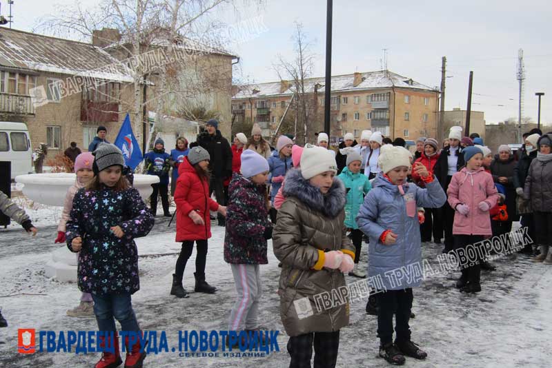 Новотройчане встретили День народного единства на обновленной территории