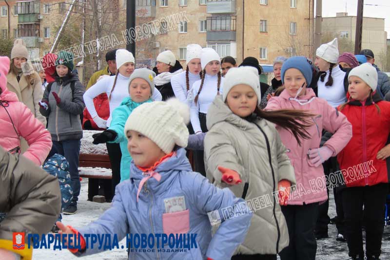 Новотройчане встретили День народного единства на обновленной территории