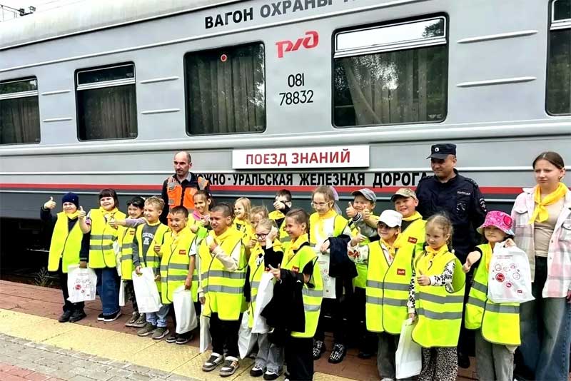 В Оренбуржье, на станции Кувандык, 66 школьников посетили «Поезд знаний» 
