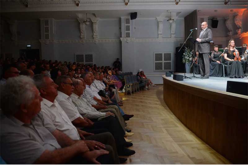 В Оренбуржье в канун профессионального праздника  чествовали строителей