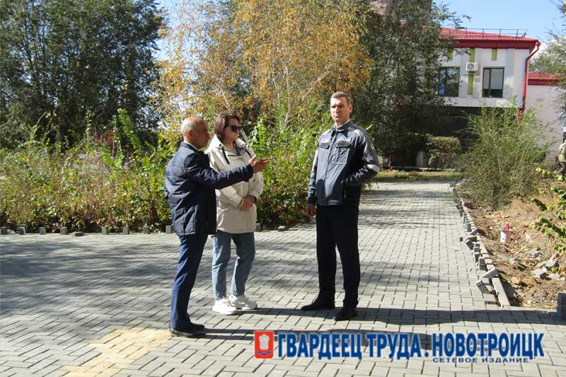 Глава Новотроицка Денис Меньшиков подвел итоги сезонных работ по благоустройству города и капитальным ремонтам