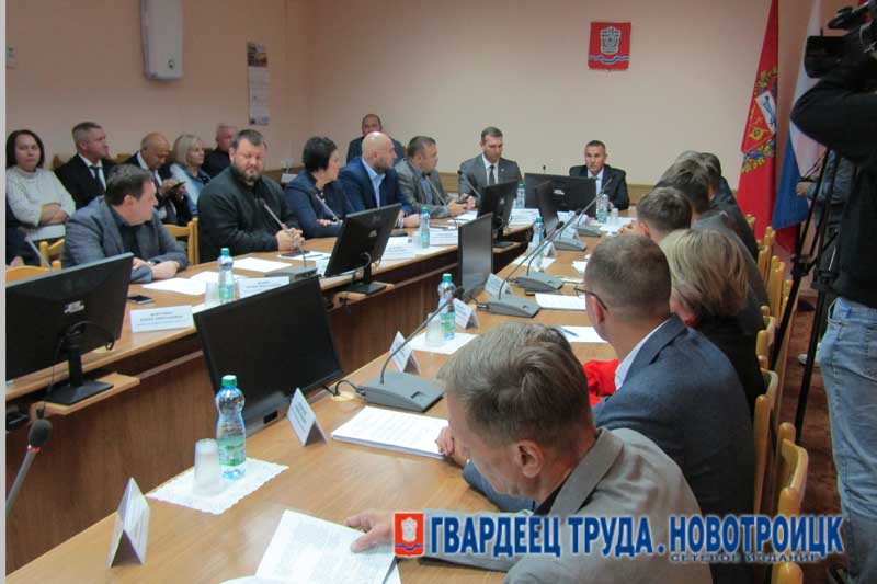 Депутаты Новотроицкого городского Совета  второй раз подряд соберутся на внеочередное заседание