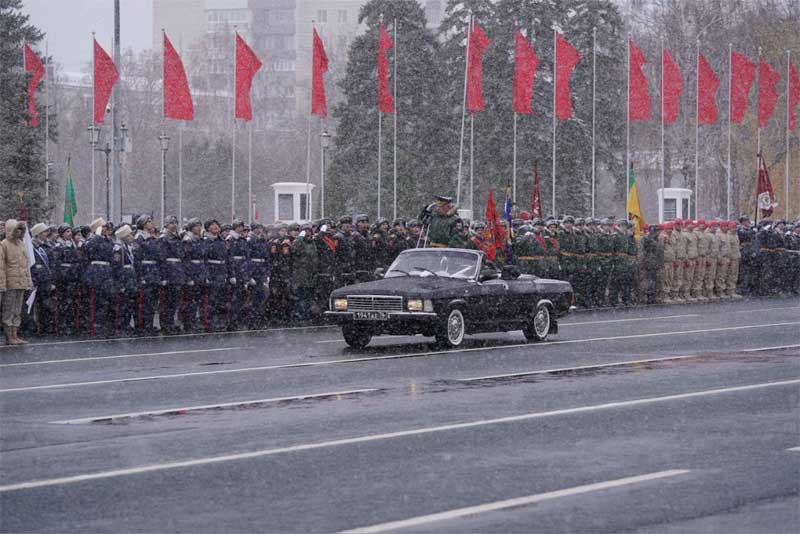 В традиционном «Параде Памяти» в Самаре участвовали Оренбургские кадеты