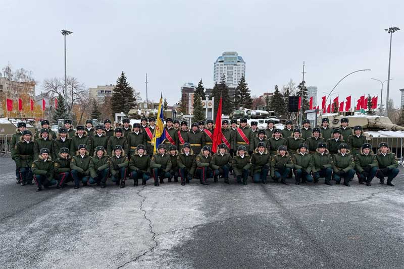 В традиционном «Параде Памяти» в Самаре участвовали Оренбургские кадеты