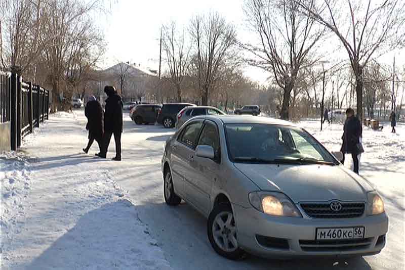 Автомобили предприятий и администрации города на службе у медиков (фото)