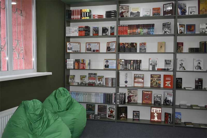 Оренбуржцы помогли открыть первую модельную библиотеку  в подшефном Перевальском округе Луганской Народной Республики  