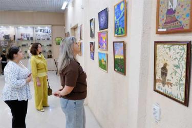 В Новотроицком музее представили «Нестандартное искусство» (0+)