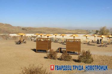 Пляж на озере Забой в Новотроицке: отдыхать можно, купаться нельзя