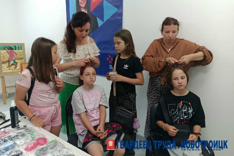 В Новотроицке местные предприниматели представили на ярмарке трудоустройства свою продукцию и услуги