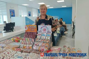 В Новотроицке местные предприниматели представили на ярмарке  трудоустройства свою продукцию и услуги