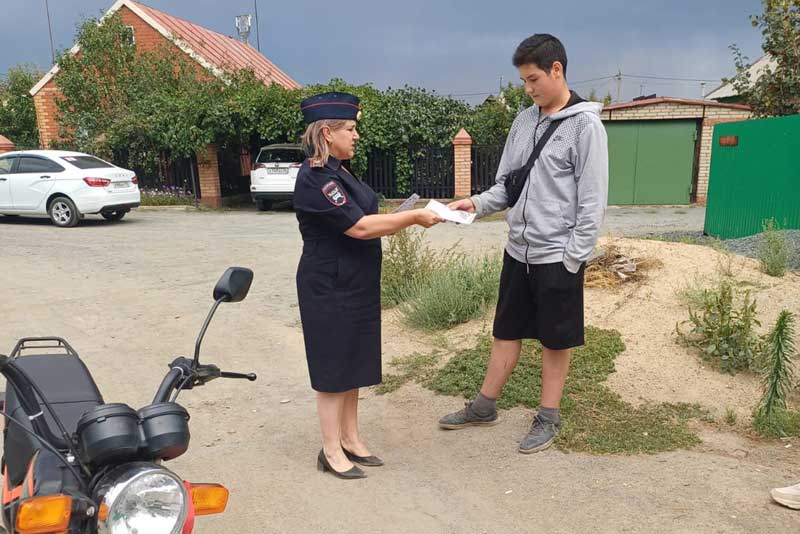 В Новотроицке в поле зрения сотрудников Госавтоинспекции оказались несовершеннолетние водители мототранспортных средств