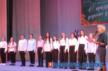 Глава Новотроицка Денис Меньшиков рассказал о программе поддержки молодых медиков и педагогов