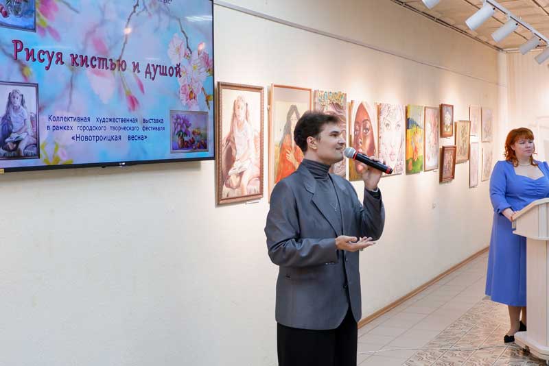 Фестиваль «Новотроицкая весна» представил художественную экспозицию сорока местных художников (0+)