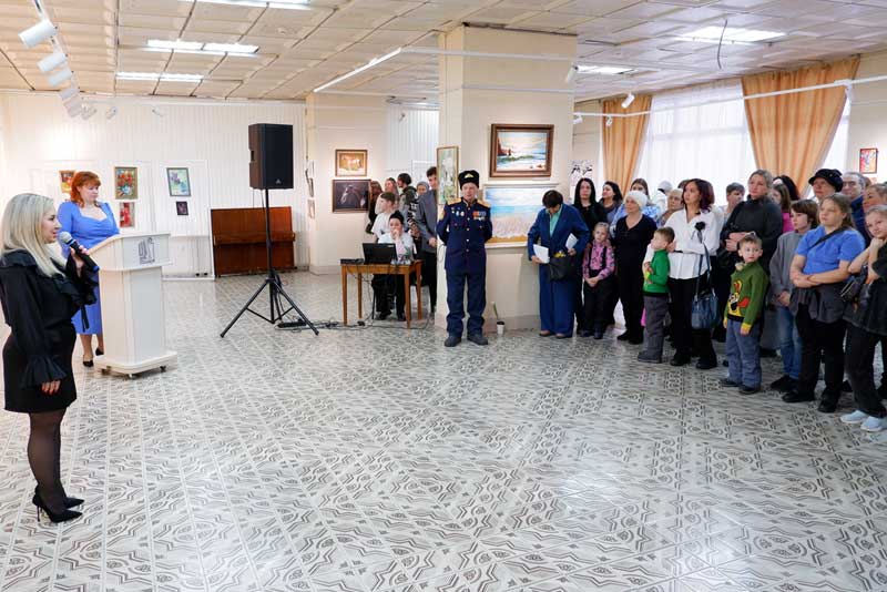 Фестиваль «Новотроицкая весна» представил художественную экспозицию сорока местных художников (0+)