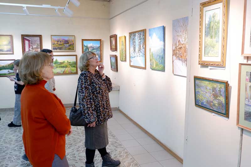 Фестиваль «Новотроицкая весна» представил художественную экспозицию сорока местных художников (0+)