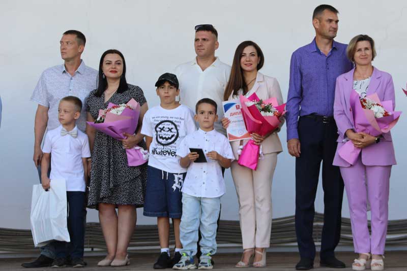 Металлургов Уральской Стали отметили на День семьи, любви и верности