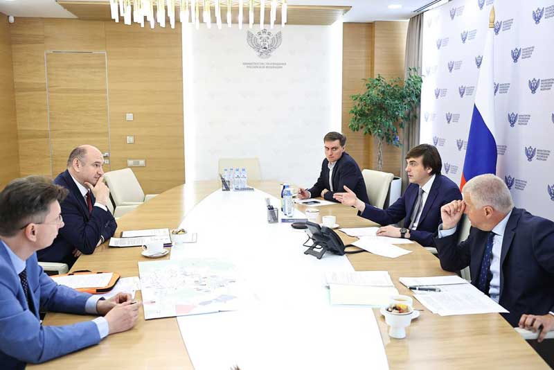 Вопросы модернизации системы  образования в Оренбуржье Евгений Солнцев обсудил с Министром просвещения РФ Сергеем Кравцовым