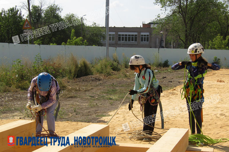 На  новом тренировочном полигоне стадиона «Юность» в Новотроицке проходят областные сборы по спортивному туризму