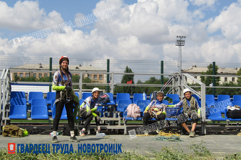 На  новом тренировочном полигоне стадиона «Юность» в Новотроицке проходят областные сборы по спортивному туризму