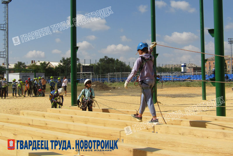 На  новом тренировочном полигоне стадиона «Юность» в Новотроицке проходят областные сборы по спортивному туризму