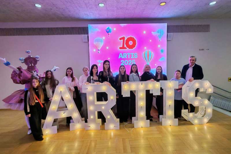 Новотроицкий ансамбль русской песни «Уральские голоса» достойно представил город на престижном конкурсе в Санкт-Петербурге