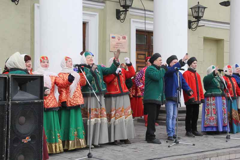 Новотройчане проводили Масленицу, а вместе с ней – и зиму (фото)