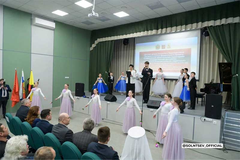 Евгений Солнцев сегодня побывал на открытии Детского дворца искусств в Новосергиевке