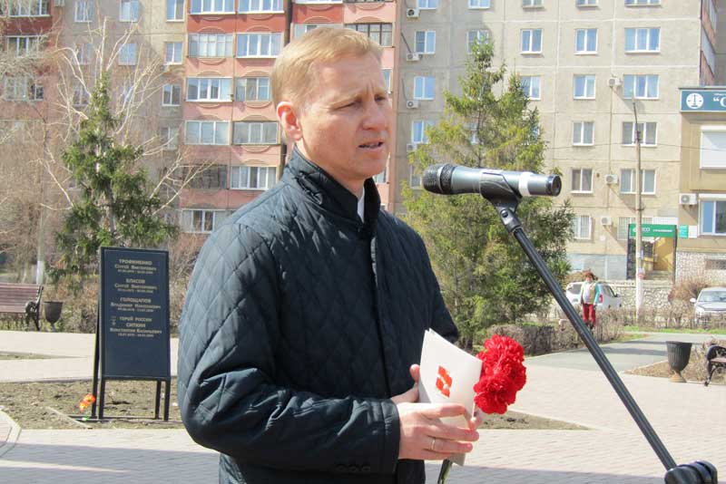 Новотройчане склонили головы в память о погибшем бойце СВО Алексее Косолапове