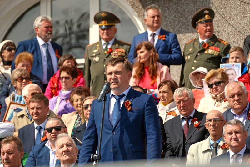 Металлурги «Уральской Стали» почтили память фронтовиков и зажгли свечи памяти