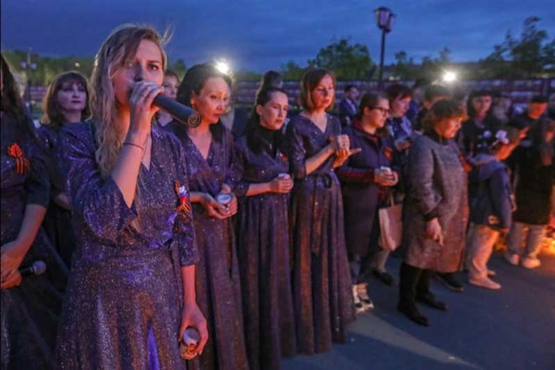 Металлурги «Уральской Стали» почтили память фронтовиков и зажгли свечи памяти