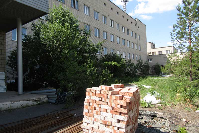 В детской больнице после ремонта запустят лифт и разделят потоки посетителей